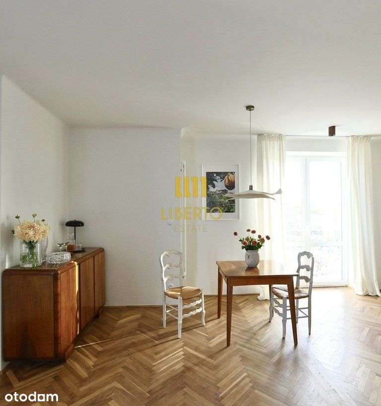 Zabytkowa kamienica - dwa balkony, widok, Ac-4