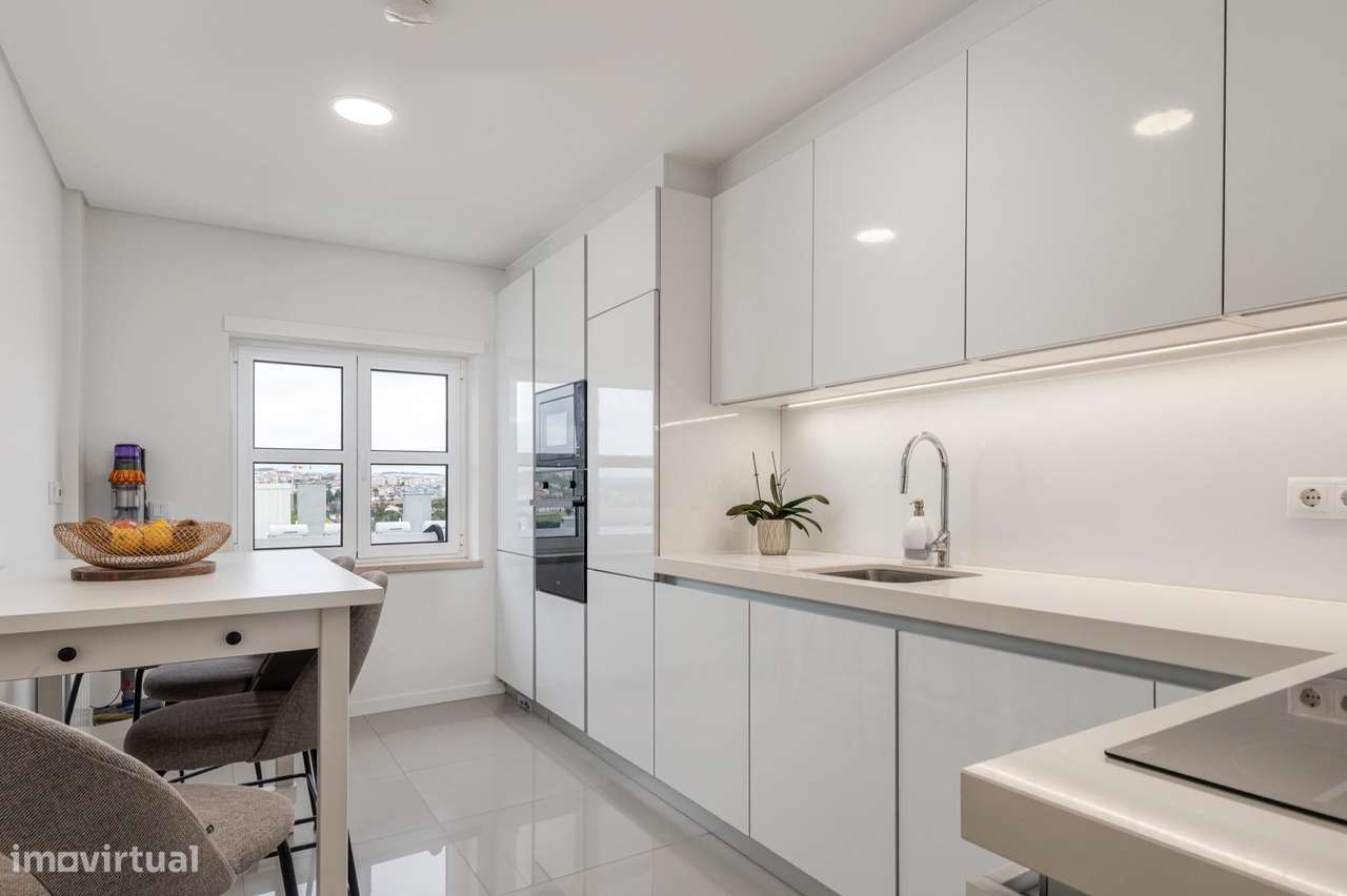 T2 Moderno (2020) com Box para 2 Carros na Urb Casas do Lago,...-9