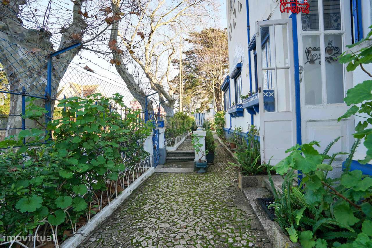 Moradia independente T6, situada no coração da linha de Cascais, junto-48