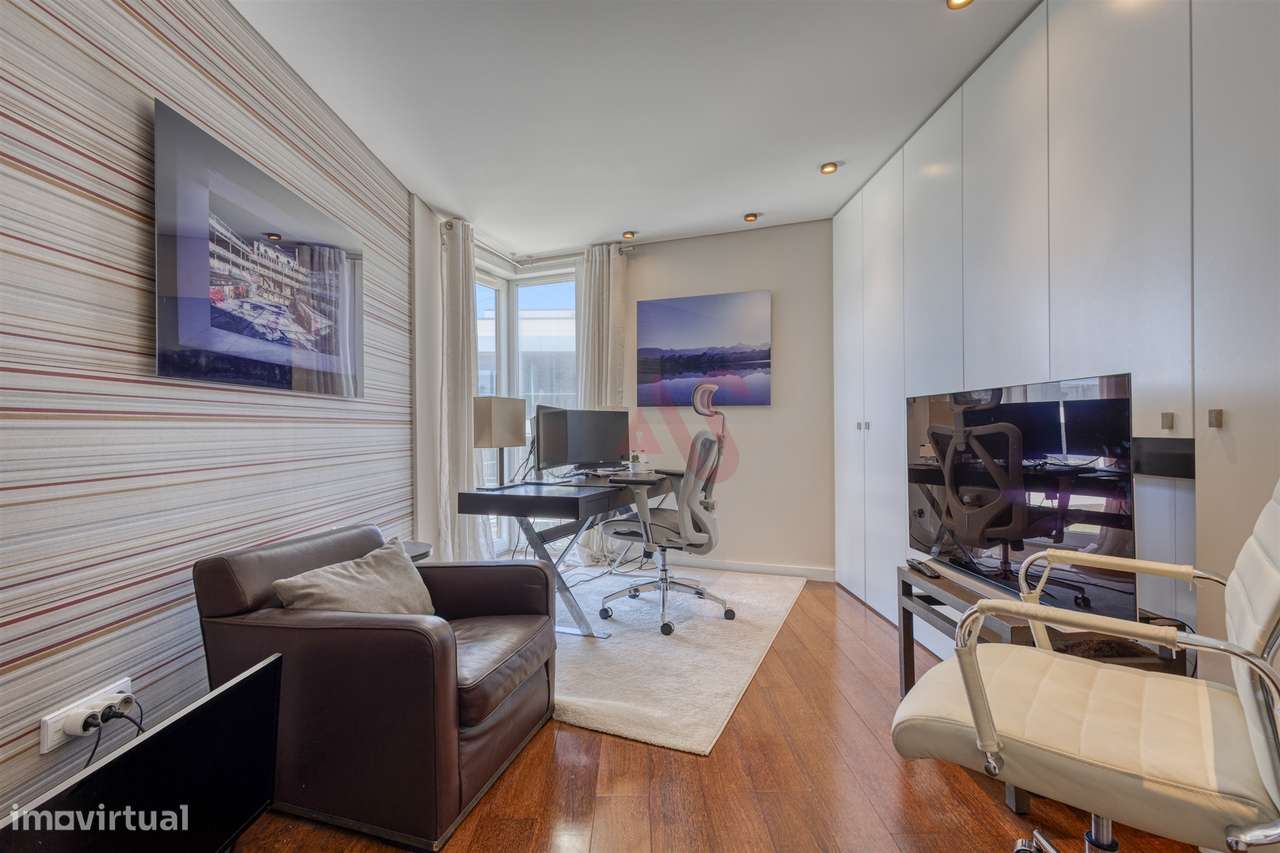 Penthouse Duplex Exclusiva em Frente à Praia de Salgueiros – na Primei-28