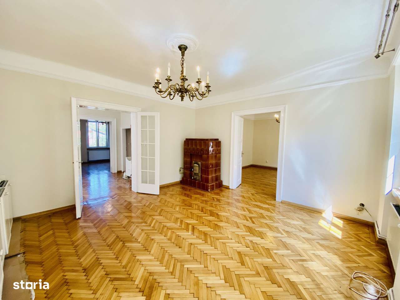 Vila de inchiriat - 7 camere, teren mare - Zona centrala - Imagine principală: 2/13