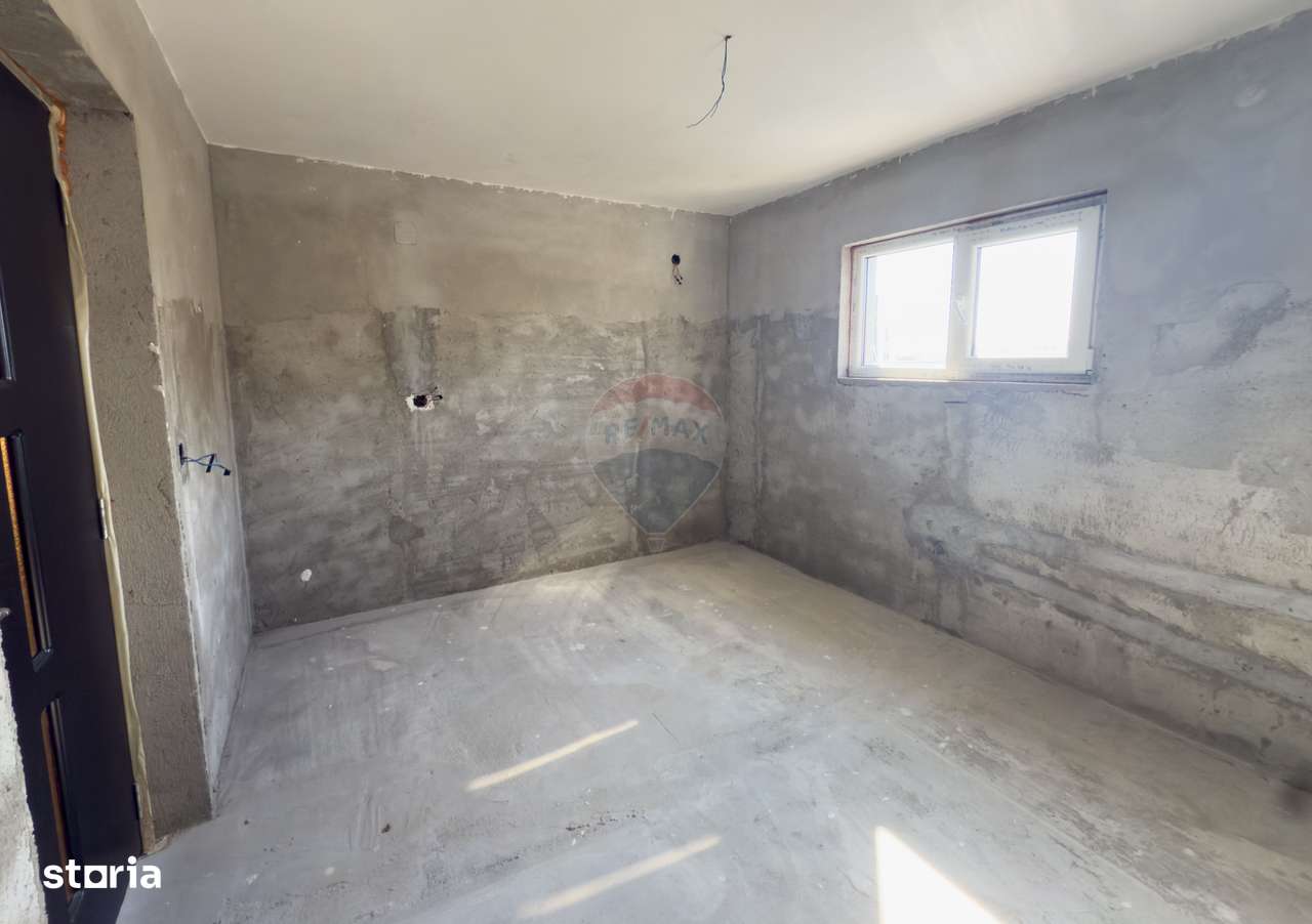 Casă / Vilă cu 8 camere de vânzare în zonă centrală - Urlati-13