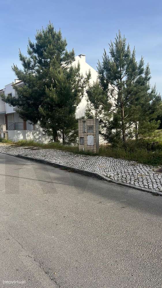 Lote Urbano de 240m2 na Rua da Barcarrota – Zona Premium da Cascalheir-5