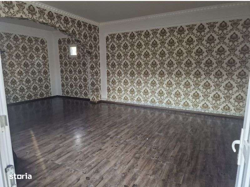 Inchiriez casa str Podeni, spatiu comercial - Imagine principală: 4/6