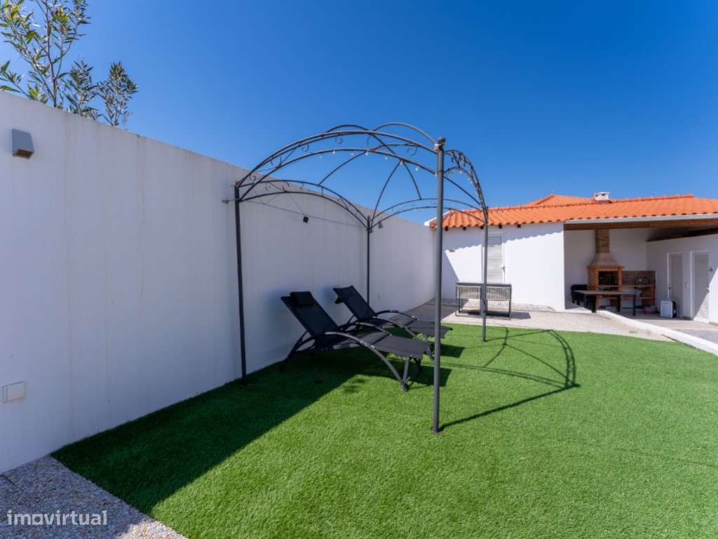 Moradia T3 com Terraço e Churrasqueira no Nadadouro-15