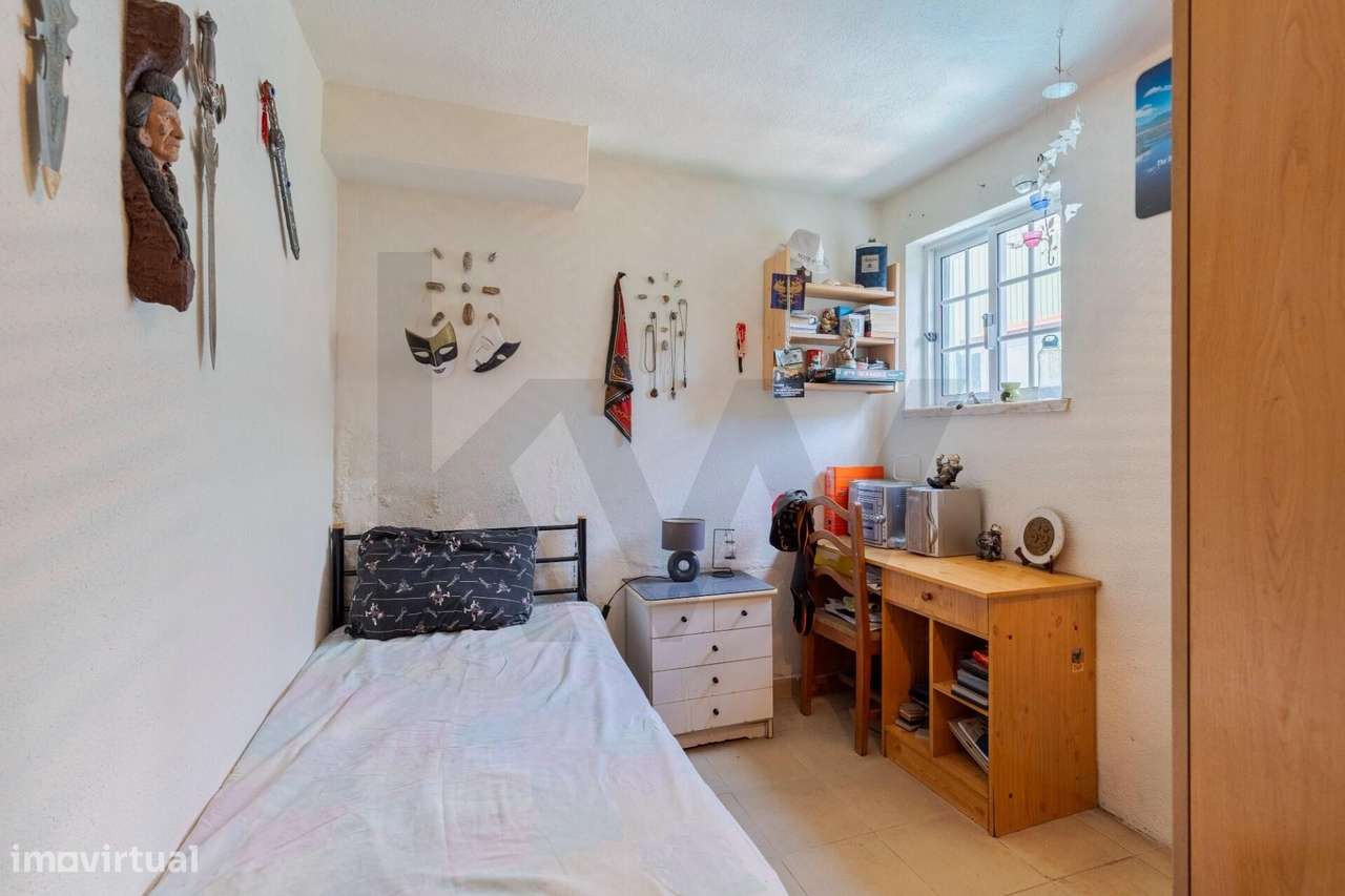 Moradia T3+2 com Piscina e Cave Independente — Quinta do Conde-28