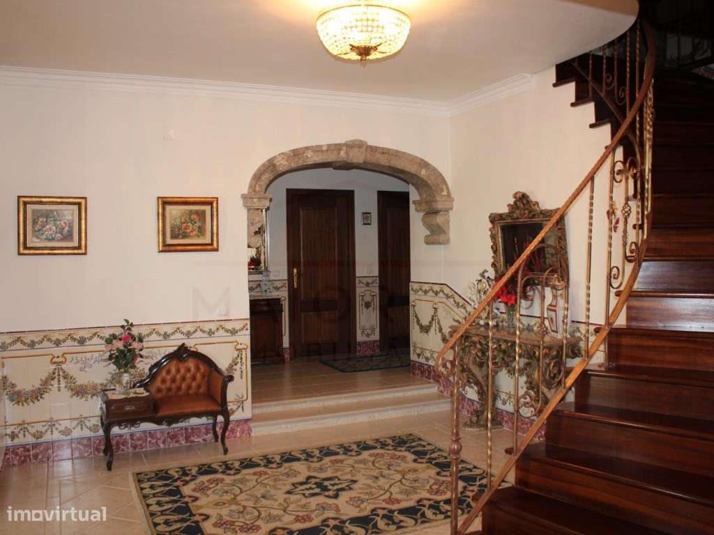 Luxuosa moradia T5 + 1 em Rio Maior-6