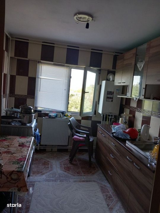 Apartament cu 3 camere  in zona Brotacei