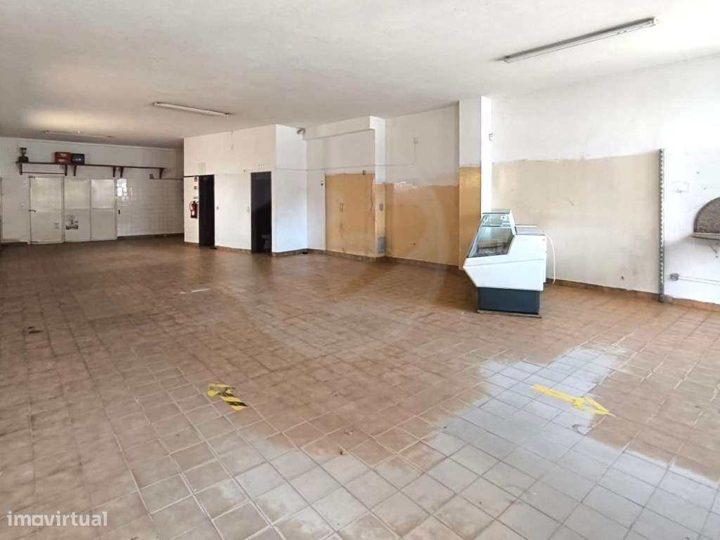 Loja com 90 m2 + 45 m2 de terraço em Vila do Conde - Grande imagem: 4/27