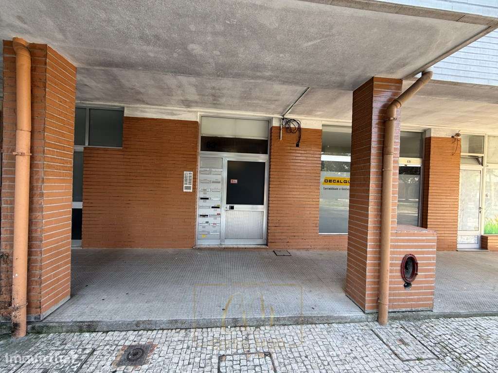 Apartamento T4 com garagem fechada no centro da Póvoa de Varzim-3