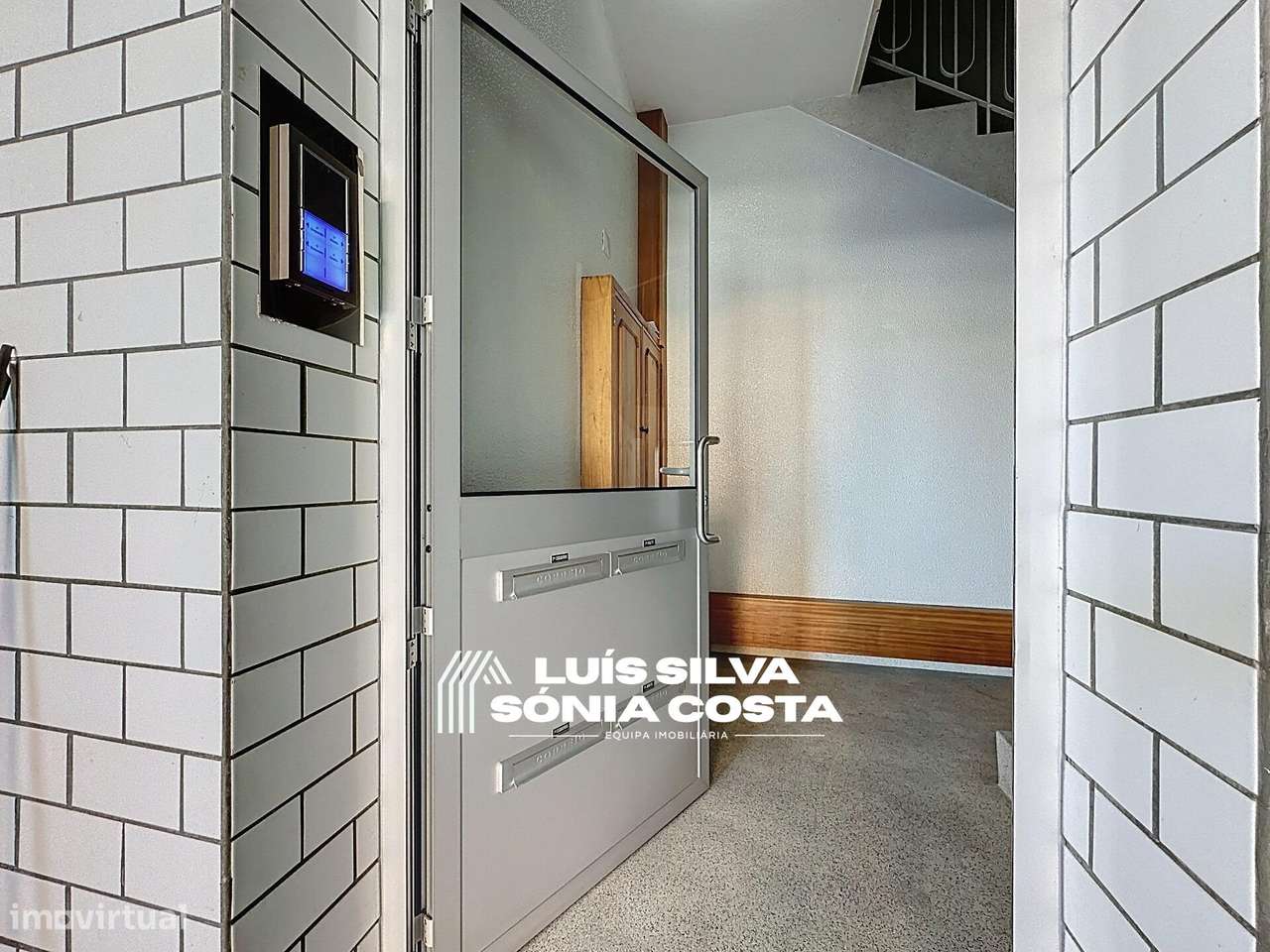 Loja transformada em Apartamento T1+1 Remodelado c/ 2 Varandas c/... - Grande imagem: 2/31