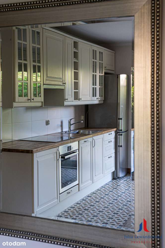 Rodzinne mieszkanie z dużym zielonym ogrodem-2