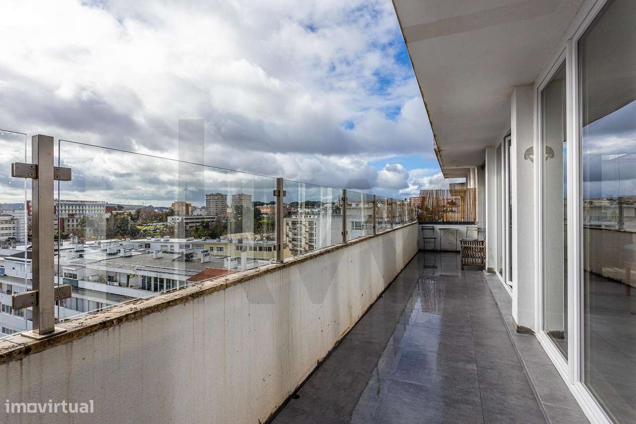 Apartamento T2 com Terraço e Vista Panorâmica sobre a cidade de Lisboa - Grande imagem: 4/23