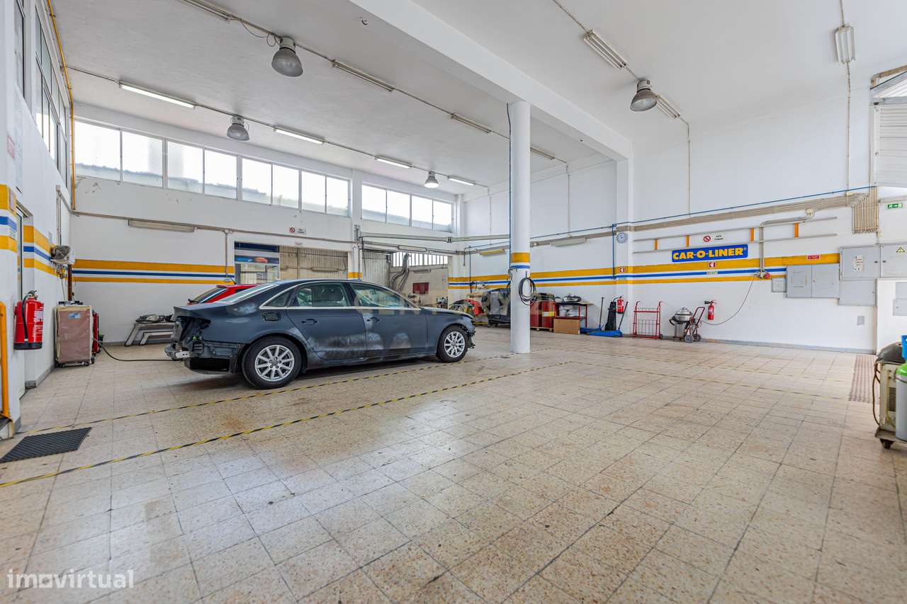 Trespasse Armazém Amplo com Oficina Totalmente Funcional Amadora-35