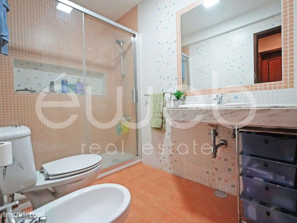 Apartamento T3 com varanda, Luísa Todi-13