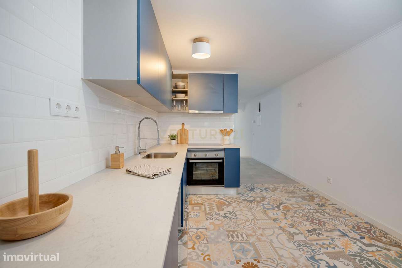 Prédio c/ 2 apartamentos (T1 e T2) com Pátio e Terraço - Centro Histór-24