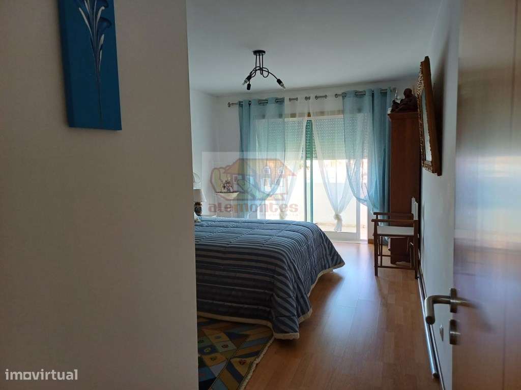 Apartamento T4 com varanda e vista desafogada - 5 minutos do centro-13