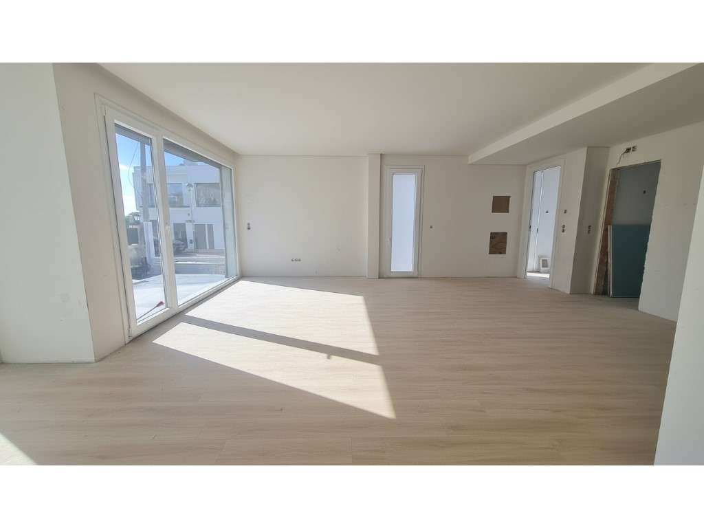 Moradia T2 +1, Contemporânea com Piscina Rua de Conímbriga, Zambuja...-11