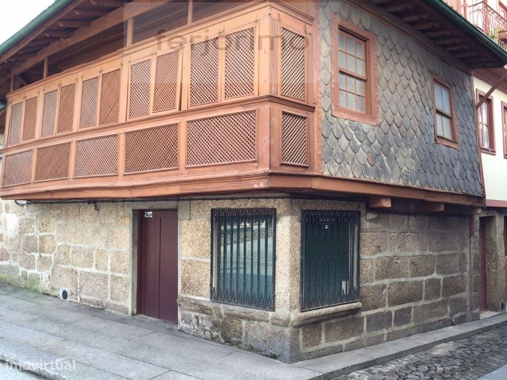 Prédio para restauro com logradouro exterior - Grande imagem: 2/3