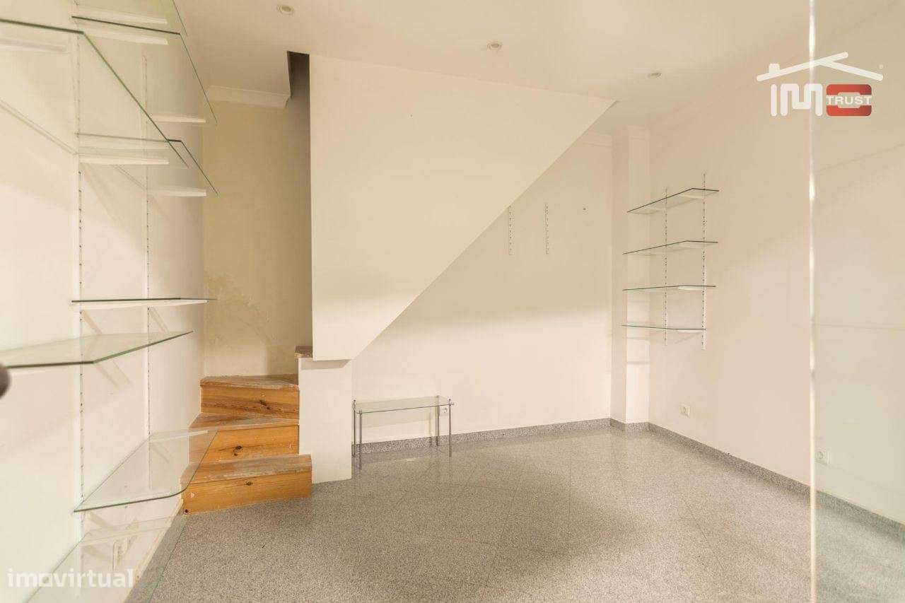 LOJA PARA COMÉRCIO NO FÁTIMA SHOPPING JUNTO AO SANTUÁRIO DE FÁTIMA - Grande imagem: 4/8