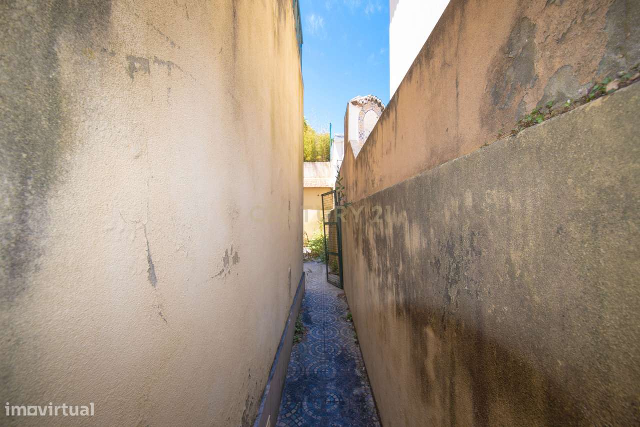 MORADIA PARA OBRAS TOTAIS EM CARNIDE-22