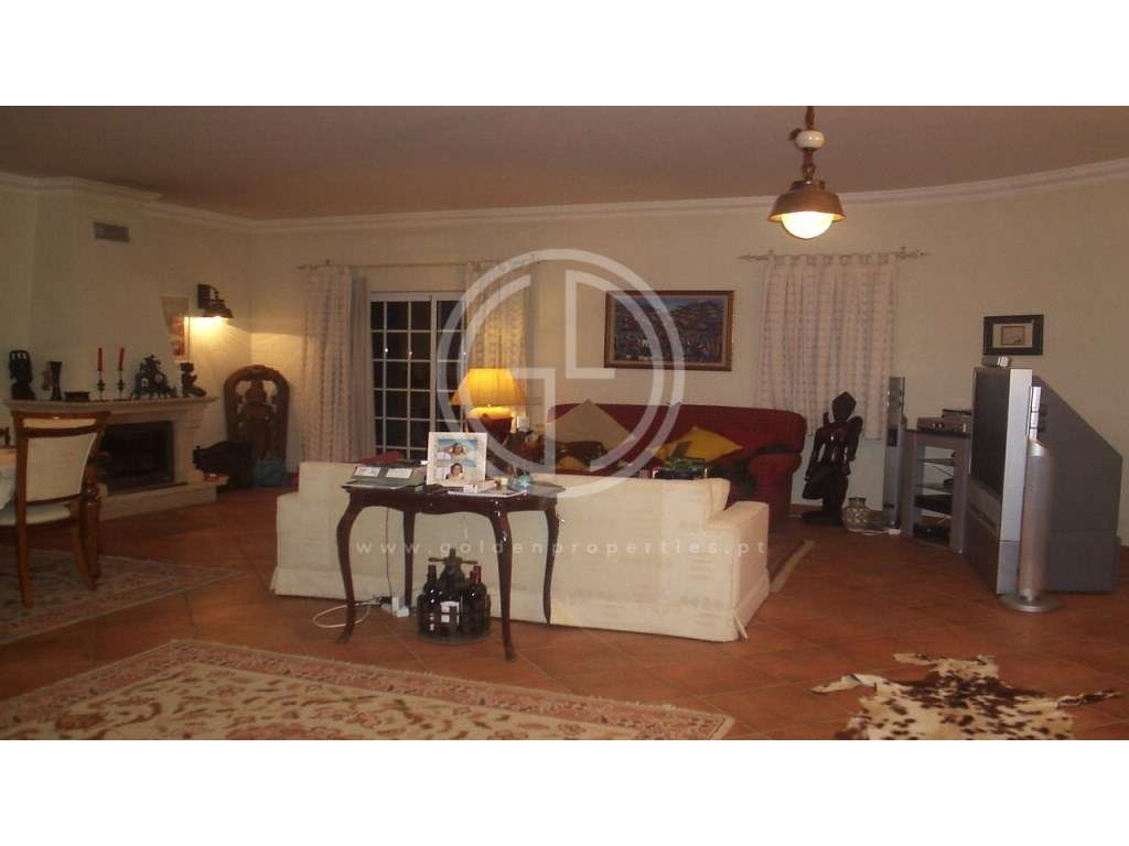 Moradia T4 com piscina localizada numa zona calma entre Loulé e Alm...-20