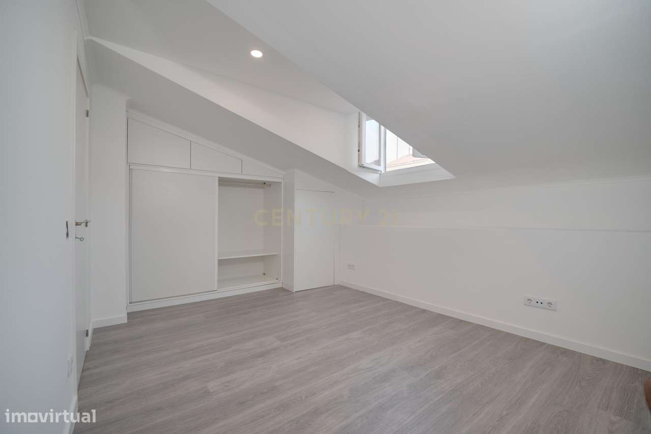 Prédio c/ 2 apartamentos (T1 e T2) com Pátio e Terraço - Centro Histór-59