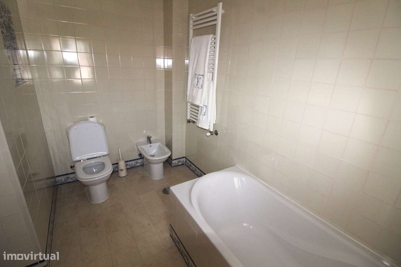 Elegante Moradia T4 Familiar-25