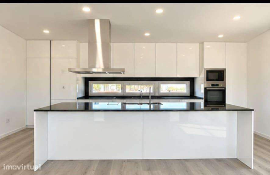 Moradia com 5.072 m² de terreno | Quinta do Anjo, Palmela-4