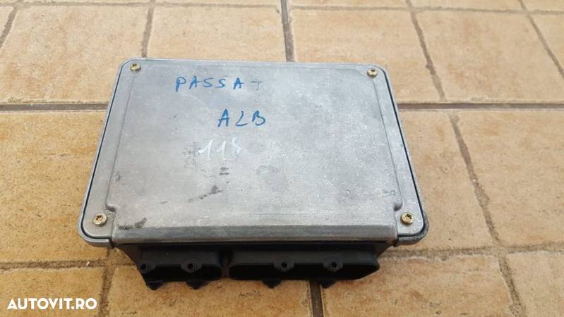 ECU calculator motor VW Passat cod 038906Q18FQ - 3