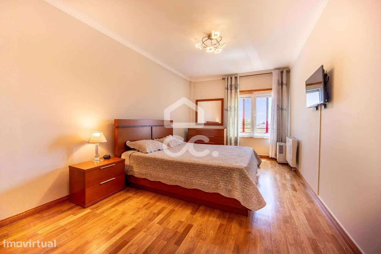 Apartamento T2 no Centro de Cacém-0