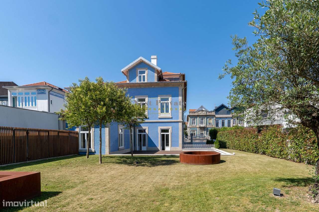 Palacete à venda na Rua de Álvares Cabral-53