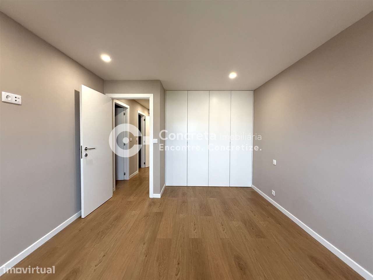 Apartamento T2 remodelado com garagem em Arcozelo, Barcelos-24