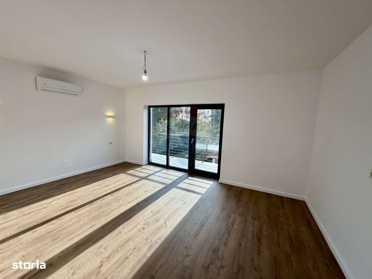 Casă / Vilă cu 4 camere de vânzare în zona Nord - Imagine principală: 4/20