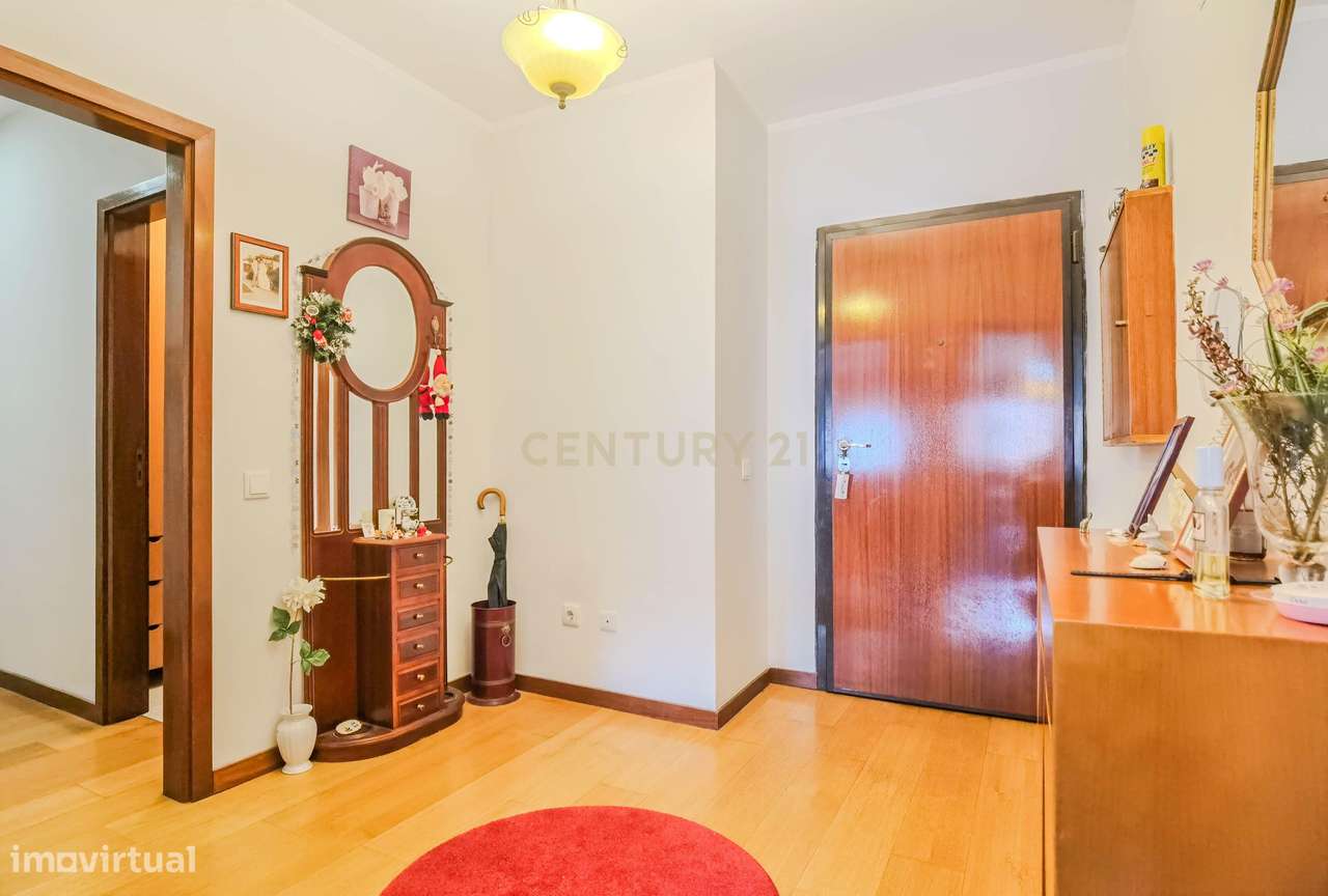 Apartamento T2 com Varanda, Garagem e Piscina | Valongo-8