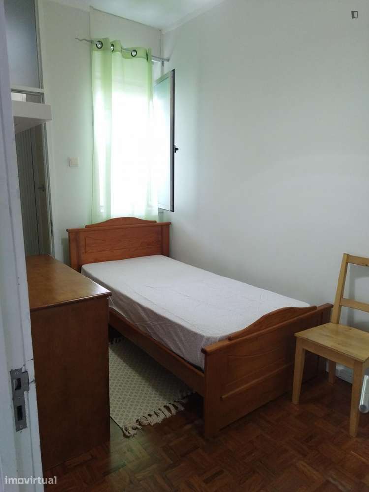 Quarto - localizado em Massarelos Porto - Grande imagem: 4/10