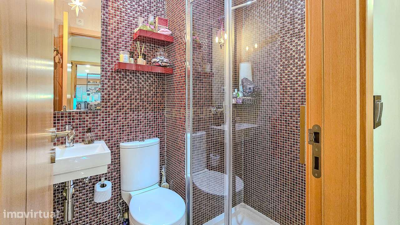 Apartamento T2 no Bonfim, Porto, terraço fechado e varanda.-20