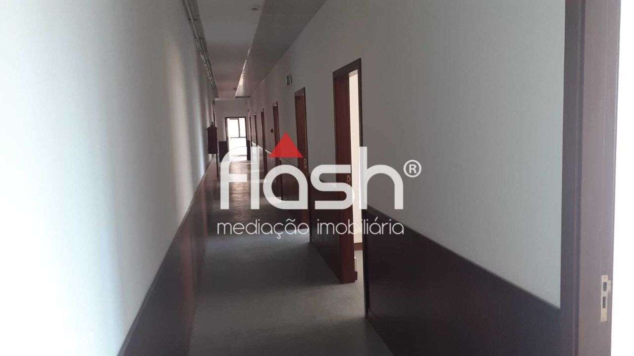 Venda de Espaço de loja/escritórios no Restelo-7