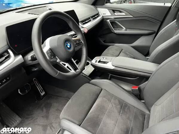 BMW iX1 xDrive30 - 5