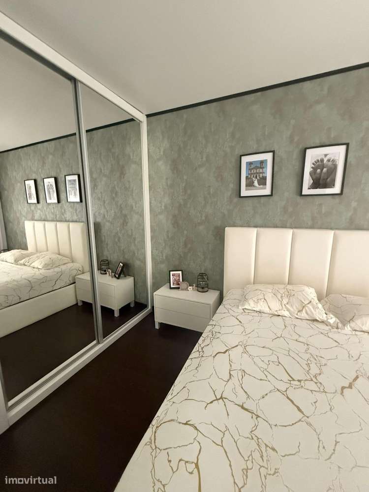 Moradia geminada Bi-Familiar T3 + T1 — Dois espaços...-16