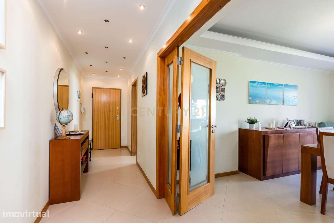 Apartamento T3 com 2 Box e 2 Suítes. Vista Panorâmica em Oeiras-5