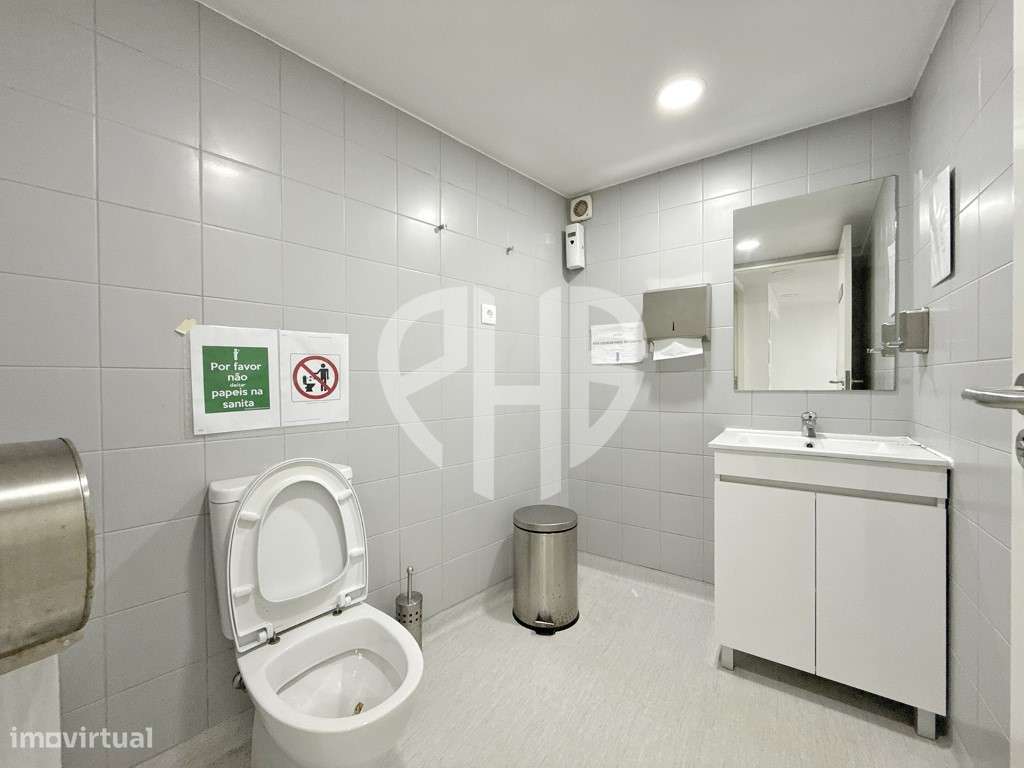 Edifício Comercial 2 Pisos // Rua do Padrão - Pedroso-15