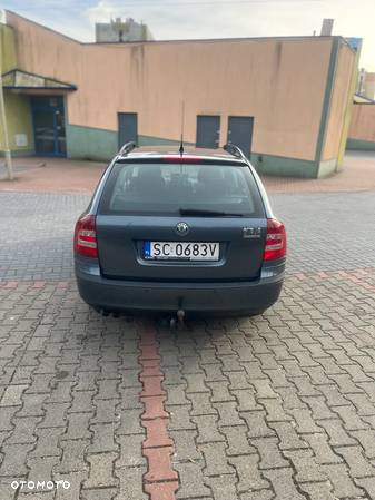 Skoda Octavia 2.0 FSI Ambiente - 4