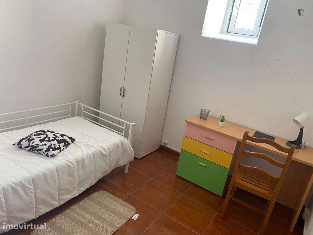 Quarto - localizado em Conchada Coimbra - Grande imagem: 5/10