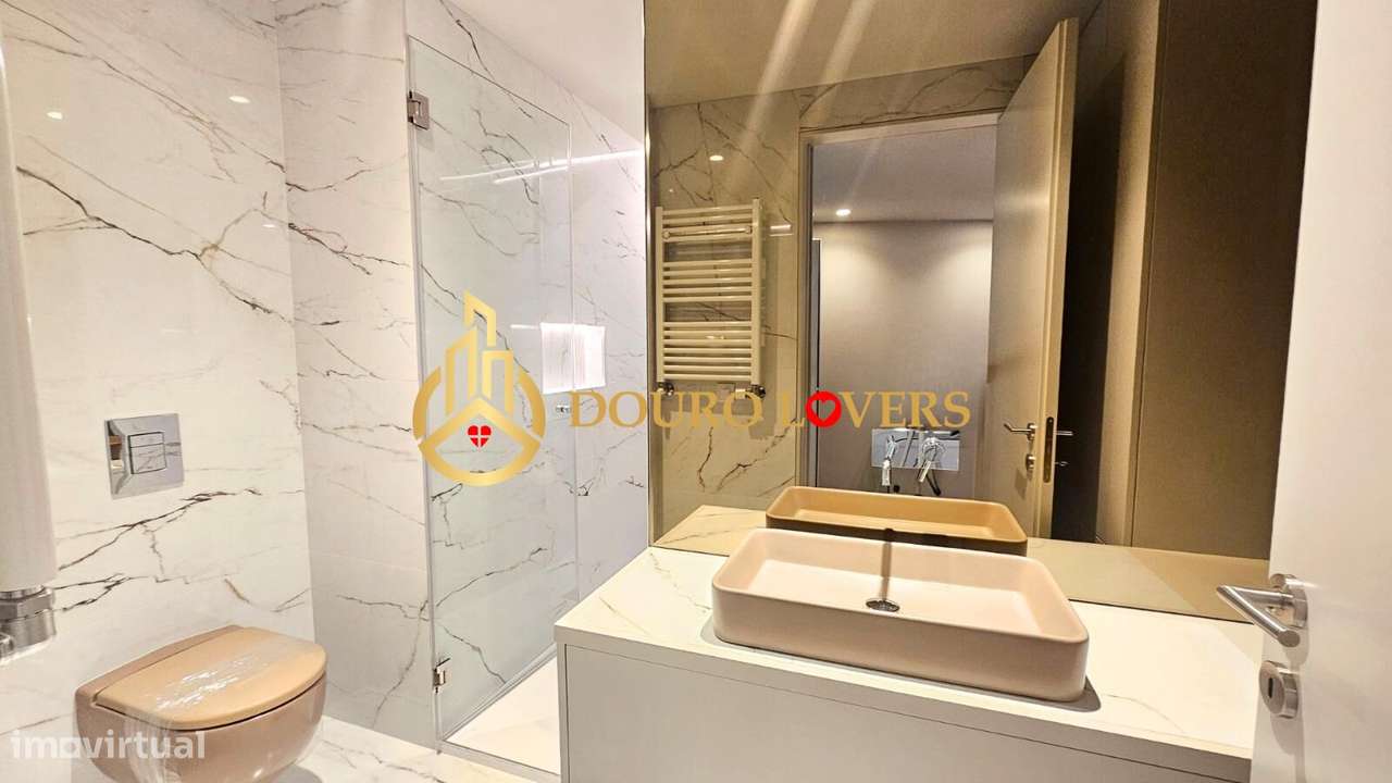 Apartamento T2 com Varanda e Garagem em Matosinhos-10