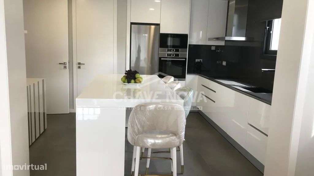 Moradia T3 Independente com Piscina – Madalena (a 1,5 km da Praia)-5