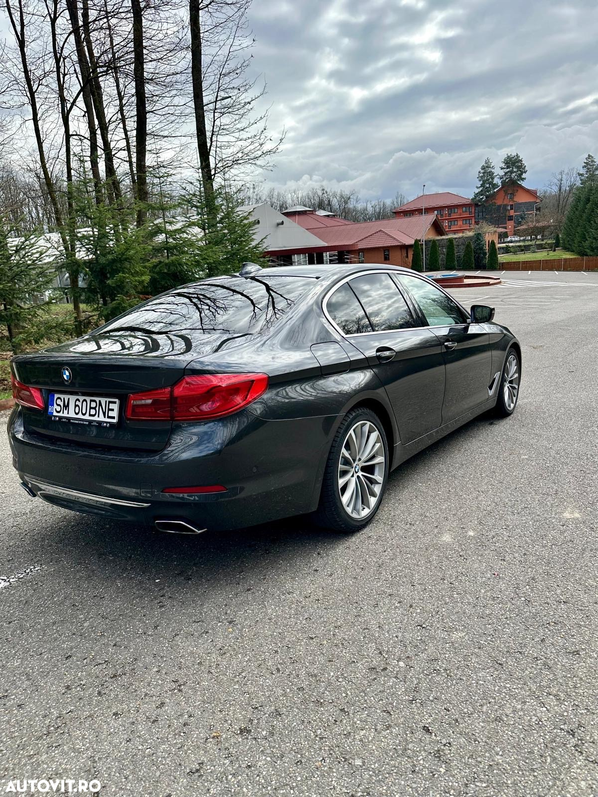 BMW Seria 5 540i xDrive AT - 12