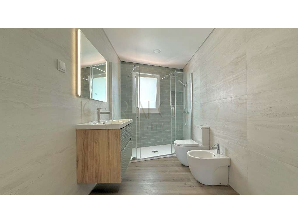 Excelente Apartamento T2 localizado na Zona Central de Azeitão-19