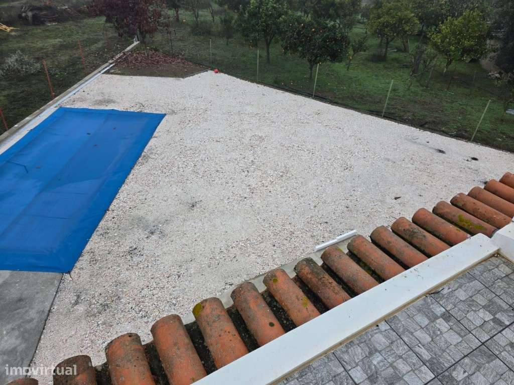 Simpática Moradia Térrea T2 com Piscina - Totalmente Remodelada-21