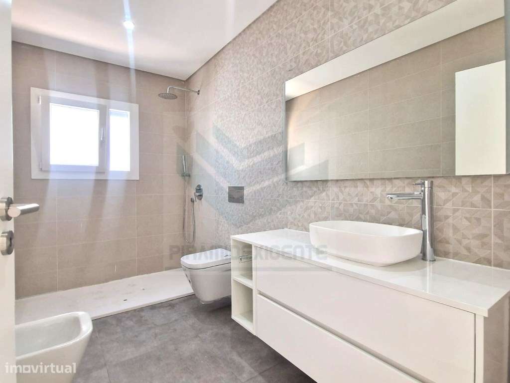 Moradia Isolada, Fernão Ferro, 2 Suítes, open space 46m2-18